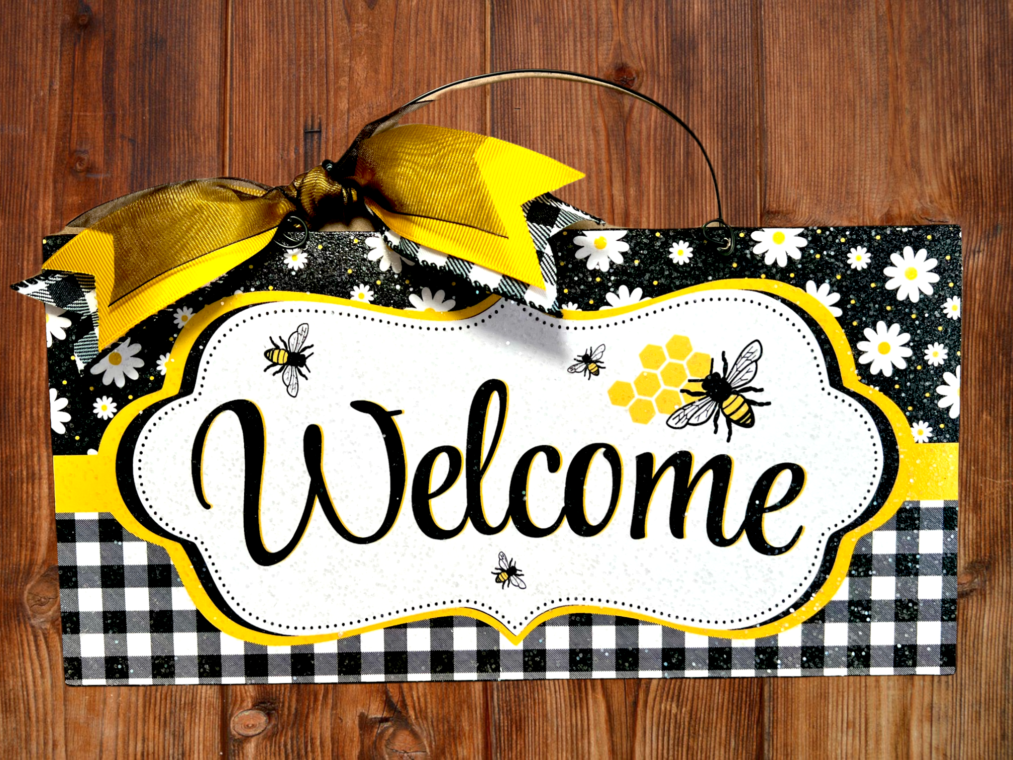 Daisy and Bees Welcome sign.