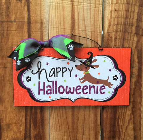 Happy Halloweenie sign.