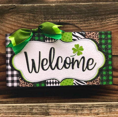 Welcome Clover pattern sign.