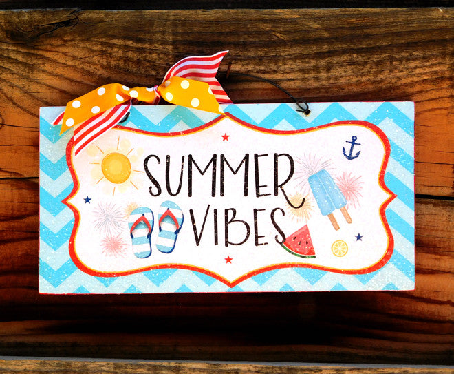 Summer Vibes sign.