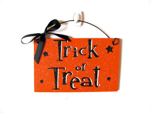 Trick or Treat. Mini Halloween sign.