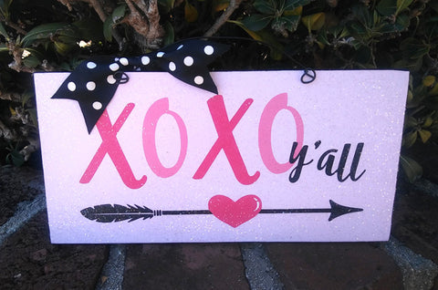 xoxo y'all sign.